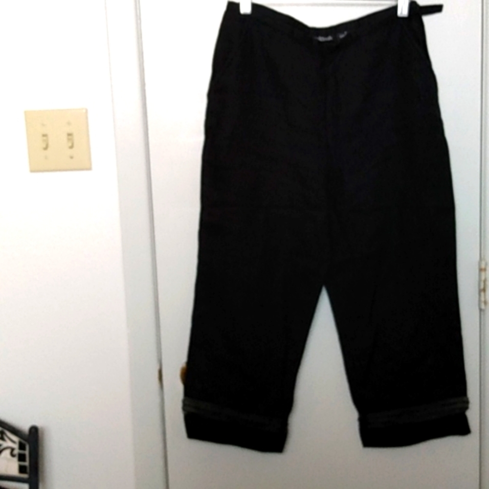 WilliSmith Capri black linen w/side zipper and button closure pockets